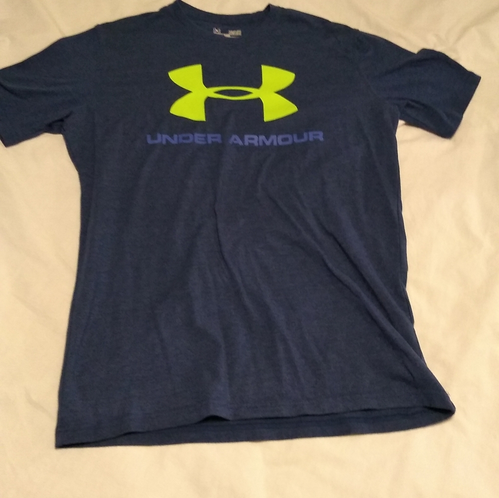 Men's Under Armour t-shirt size Medium